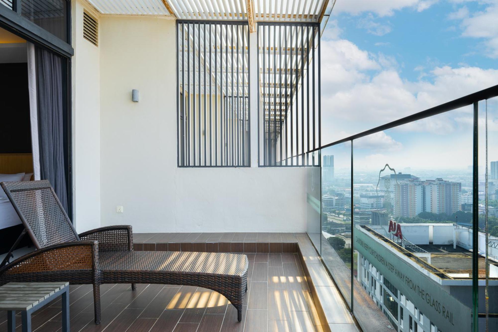 Greystone 99 Suites Malacca エクステリア 写真